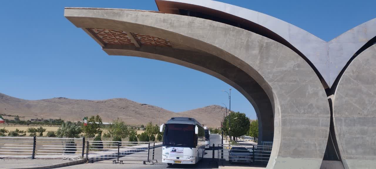 اعزام کاروان دانشجویان دانشگاه‌های استان چهارمحال و بختیاری برای حضور در مراسم تشییع پیکر مطهر رهبر شهید
