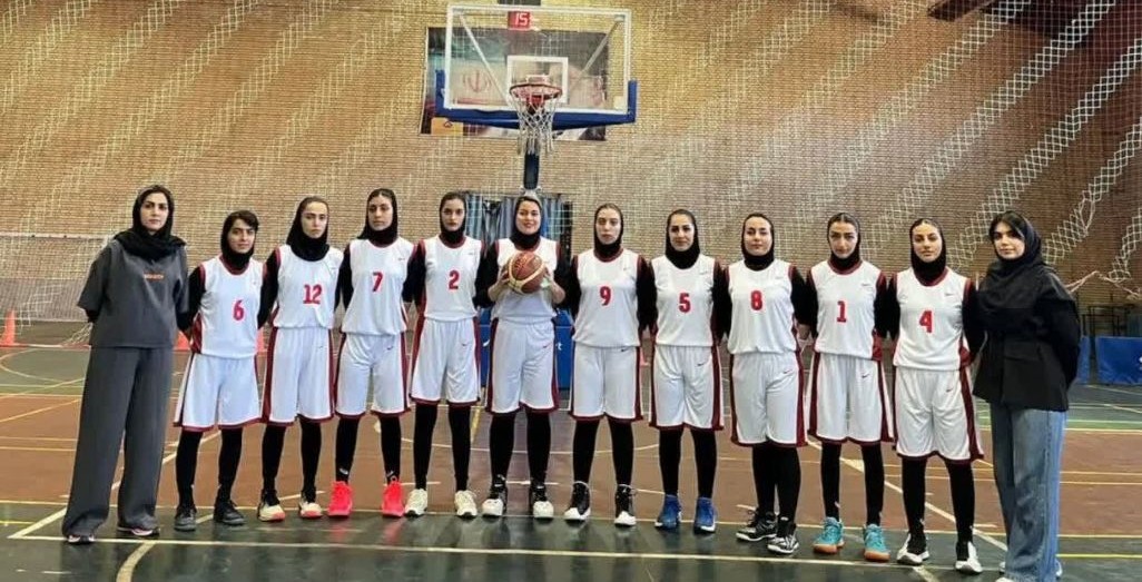 مقام سوم بسکتبال دختران دانشگاه شهرکرد در رقابت‌های منطقه ۶